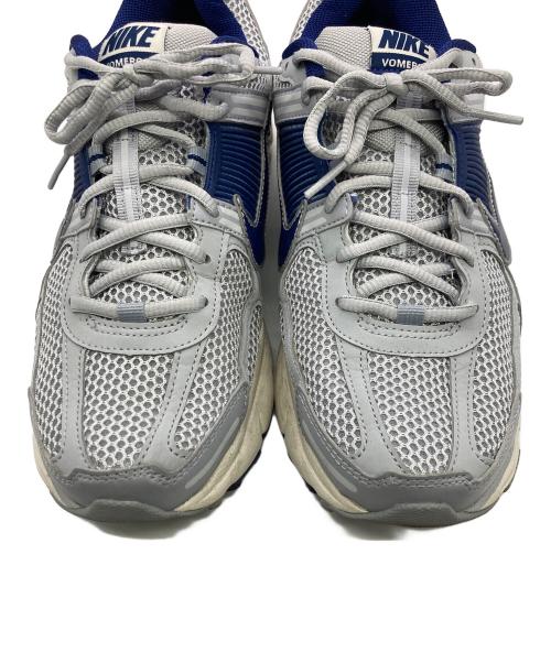 NIKE（ナイキ）NIKE (ナイキ) Zoom Vomero 5 グレー×ブルー サイズ:US9.5(27.5cm)の古着・服飾アイテム