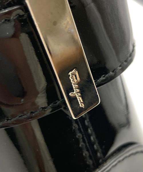 Salvatore Ferragamo（サルヴァトーレ フェラガモ）Salvatore Ferragamo (サルヴァトーレ フェラガモ) パテントレザーワンショルダーバッグ ブラックの古着・服飾アイテム