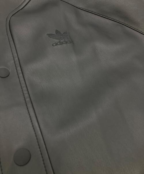 adidas（アディダス）adidas (アディダス) フェイクレザーベースボールシャツ ブラック サイズ:Ｓの古着・服飾アイテム