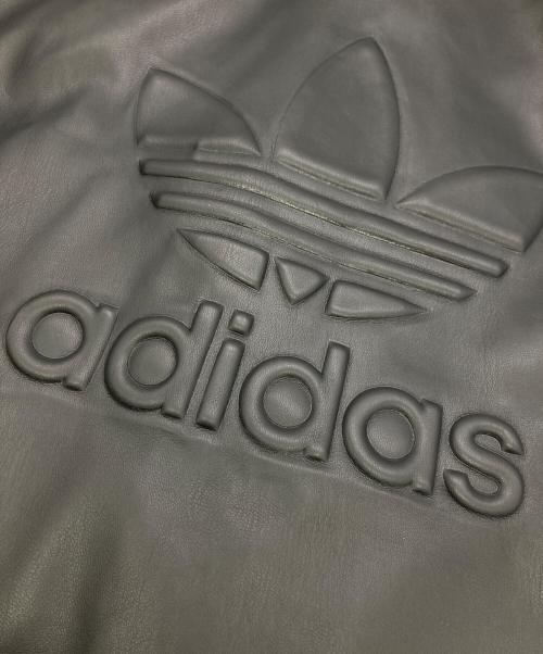 adidas（アディダス）adidas (アディダス) フェイクレザーベースボールシャツ ブラック サイズ:Ｓの古着・服飾アイテム