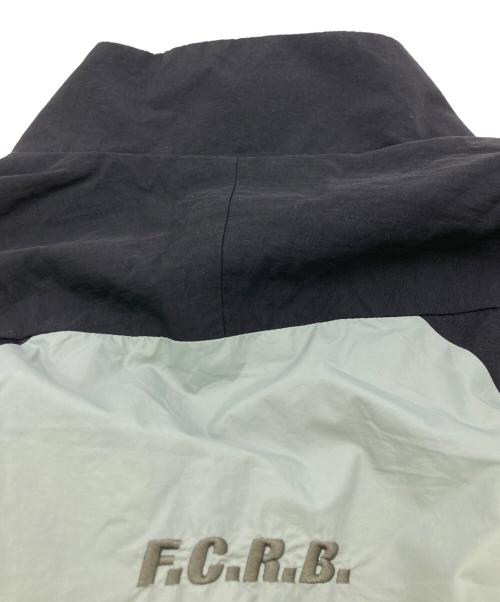 F.C.R.B.（エフシーレアルブリストル）F.C.R.B. (エフシーレアルブリストル) WARM-UP JACKET グレー×ブラック サイズ:Mの古着・服飾アイテム