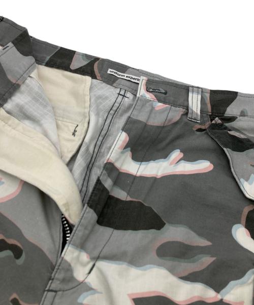 uniform experiment（ユニフォームエクスペリメント）uniform experiment (ユニフォームエクスペリメント) MOIRE CAMOUFLAGE CARGO PANTS グレー サイズ:2の古着・服飾アイテム