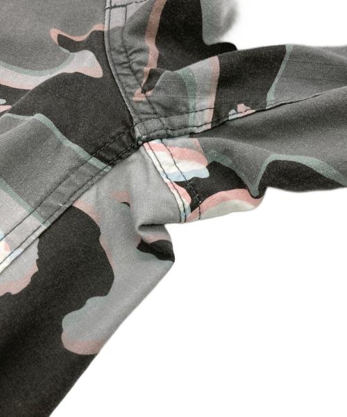 uniform experiment（ユニフォームエクスペリメント）uniform experiment (ユニフォームエクスペリメント) MOIRE CAMOUFLAGE CARGO PANTS グレー サイズ:2の古着・服飾アイテム
