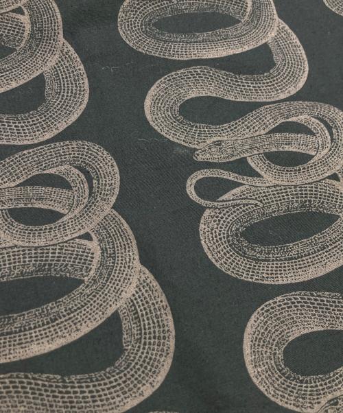 Thee Hysteric XXX（ジィ ヒステリックトリプルエックス）Thee Hysteric XXX (ジィ ヒステリックトリプルエックス) Snake Loop LS Shirt ブラック サイズ:Sの古着・服飾アイテム