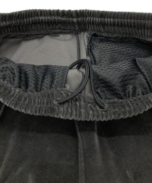 Needles（ニードルズ）Needles (ニードルズ) JOURNAL STANDARD (ジャーナルスタンダード) C/PE Velour Track Pant/ベロアトラックパンツ グレー サイズ:Sの古着・服飾アイテム