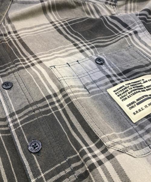 DIESEL（ディーゼル）DIESEL (ディーゼル) カットオフチェックシャツ グレー×ブラック サイズ:Mの古着・服飾アイテム