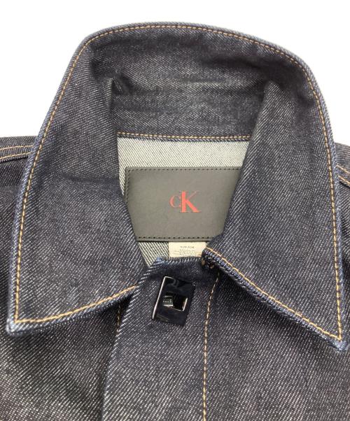 Calvin Klein（カルバンクライン）Calvin Klein (カルバンクライン) ターンロックデニムトラッカージャケット インディゴ サイズ:Sの古着・服飾アイテム