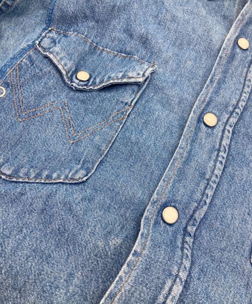 YSTRDY'S TMRRW（イエスタデイズトゥモロウ）YSTRDY'S TMRRW (イエスタデイズトゥモロウ) Wrangler (ラングラー) リメイクデニムシャツ インディゴ サイズ:SIZE Freeの古着・服飾アイテム