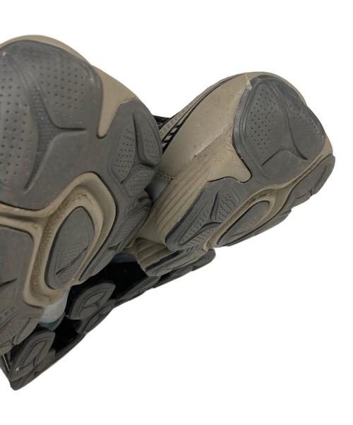 asics（アシックス）asics (アシックス) Gel kinetic fluentスニーカー ブラック×ベージュ サイズ:	SIZE US8.5　(26.5cm)の古着・服飾アイテム