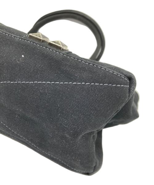 MARC JACOBS（マークジェイコブス）MARC JACOBS (マークジェイコブス) キャンバスチップドスタッズトートバック ブラックの古着・服飾アイテム