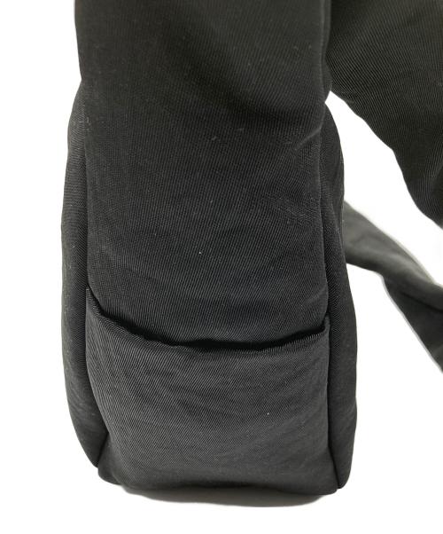 ITTI（イッチ）ITTI (イッチ) Annie Puffer Mini Moon Bag ブラックの古着・服飾アイテム