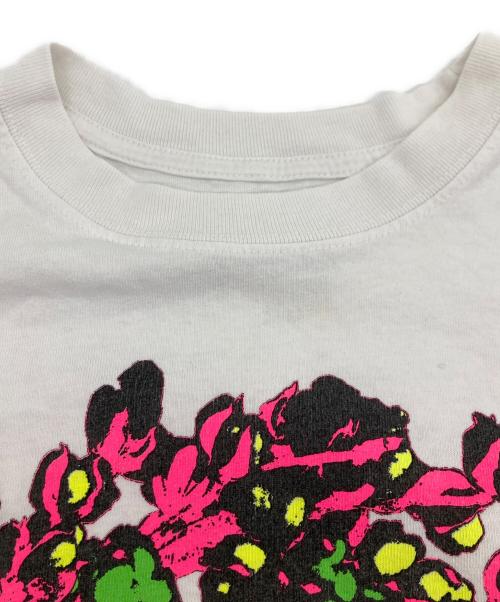 Denim Tears（デニムティアーズ）Denim Tears (デニムティアーズ) DOVER STREET MARKET (ドーバー ストリート マーケット) フラワーピースプリントTシャツ ホワイト サイズ:	SIZE Mの古着・服飾アイテム