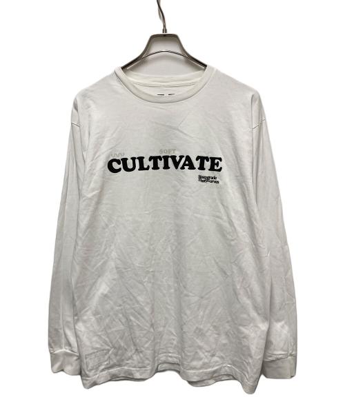 STEEP GRADE SHARP CURVES（スティープグレイドシャープカーヴス）STEEP GRADE SHARP CURVES (スティープグレイドシャープカーヴス) CULTIVATE L/S tee ホワイト サイズ:不明の古着・服飾アイテム