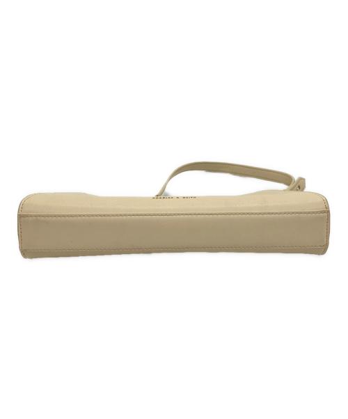 CHARLES & KEITH（チャールズアンドキース）CHARLES & KEITH (チャールズアンドキース) Calla カルラ ショルダーバッグ アイボリーの古着・服飾アイテム