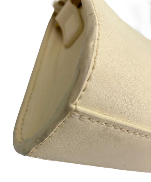 CHARLES & KEITH（チャールズアンドキース）CHARLES & KEITH (チャールズアンドキース) Calla カルラ ショルダーバッグ アイボリーの古着・服飾アイテム