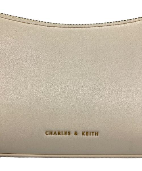 CHARLES & KEITH（チャールズアンドキース）CHARLES & KEITH (チャールズアンドキース) Calla カルラ ショルダーバッグ アイボリーの古着・服飾アイテム