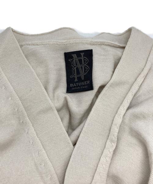 BATONER（バトナ―）BATONER (バトナ―) Essential SUPERIOR HIGH GAUGE MERINO V CARDIGAN ベージュ サイズ:2の古着・服飾アイテム