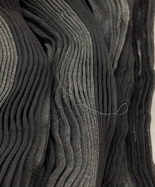 ISSEY MIYAKE FETE（イッセイミヤケフェット）ISSEY MIYAKE FETE (イッセイミヤケフェット) バイカラーアコーディオンプリーツシャツ/Two-tone accordion pleated shirt ブラック サイズ:2の古着・服飾アイテム