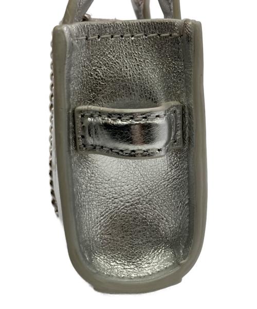MARC JACOBS（マークジェイコブス）MARC JACOBS (マークジェイコブス) THE NANO TOTE BAG CHARM シルバーの古着・服飾アイテム