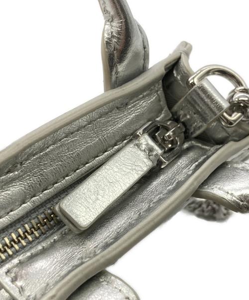 MARC JACOBS（マークジェイコブス）MARC JACOBS (マークジェイコブス) THE NANO TOTE BAG CHARM シルバーの古着・服飾アイテム
