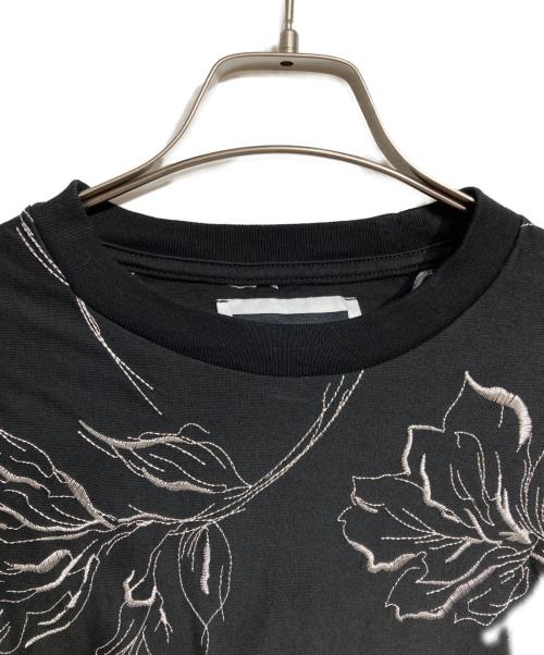 MAISON SPECIAL（メゾンスペシャル）MAISON SPECIAL (メゾンスペシャル) フラワー刺繍 ボタニカル Tシャツ/Floral Embroidery Botanical T-Shirt ブラックの古着・服飾アイテム