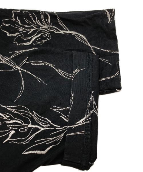 MAISON SPECIAL（メゾンスペシャル）MAISON SPECIAL (メゾンスペシャル) フラワー刺繍 ボタニカル Tシャツ/Floral Embroidery Botanical T-Shirt ブラックの古着・服飾アイテム