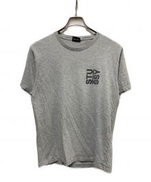 stussy（ステューシー）の古着「縦ロゴインターナショナルTシャツ」｜グレー