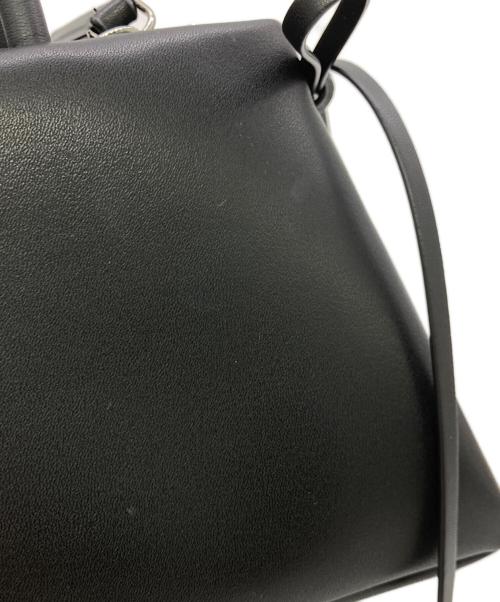 CHARLES & KEITH（チャールズアンドキース）CHARLES & KEITH (チャールズアンドキース) Hazel ヘーゼル ボウ イロンゲイティッドトラペーズショルダーバッグ ブラックの古着・服飾アイテム