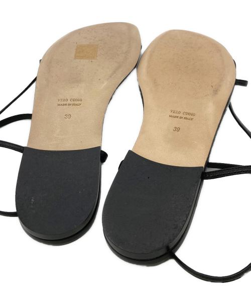BRENTELLA（ブレンテッラ）BRENTELLA (ブレンテッラ) フラットストラップサンダル ブラック サイズ:	SIZE 39 (24.5cm〜25.0cm)の古着・服飾アイテム