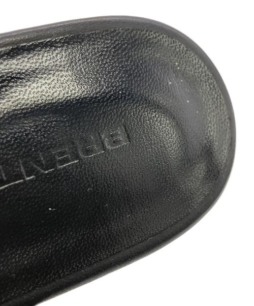 BRENTELLA（ブレンテッラ）BRENTELLA (ブレンテッラ) フラットストラップサンダル ブラック サイズ:	SIZE 39 (24.5cm〜25.0cm)の古着・服飾アイテム