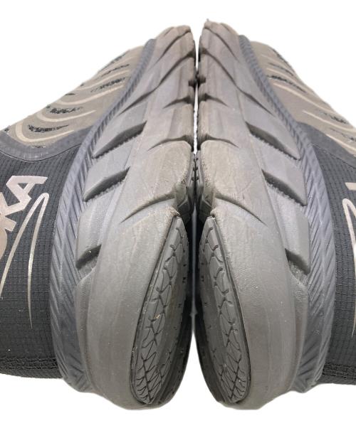 HOKAONEONE（ホカオネオネ）HOKAONEONE (ホカオネオネ) CLIFTON SATISFYRUNNING ローカットスニーカー ブラック×グレー サイズ:	SIZE US8.5（26.5cm）の古着・服飾アイテム