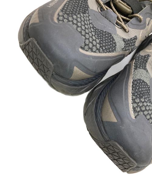 HOKAONEONE（ホカオネオネ）HOKAONEONE (ホカオネオネ) CLIFTON SATISFYRUNNING ローカットスニーカー ブラック×グレー サイズ:	SIZE US8.5（26.5cm）の古着・服飾アイテム
