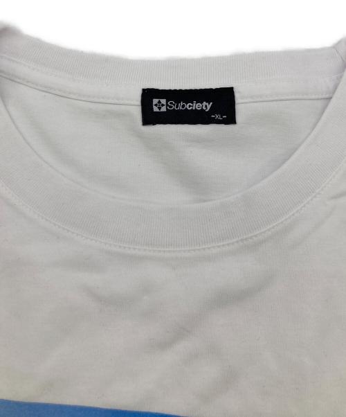 SUBCIETY（サブサエティ）SUBCIETY (サブサエティ) 交響詩篇エウレカセブン (コウキョウシヘンエウレカセブン) Blue monday tee ホワイト サイズ:XLの古着・服飾アイテム