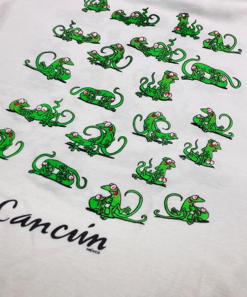 TRUPILONA BEACHWEAR（トゥルピオーナ ビーチウェア）TRUPILONA BEACHWEAR (トゥルピオーナ ビーチウェア) 48手プリントTシャツ ホワイト サイズ:	SIZE XLの古着・服飾アイテム