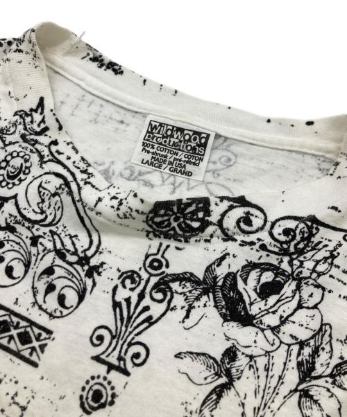 WILDWOOD PRODUETIONS（ワイルドウッドプロダクションズ）WILDWOOD PRODUETIONS (ワイルドウッドプロダクションズ) オールオーバープリントTシャツT ホワイト×ブラック サイズ:Lの古着・服飾アイテム