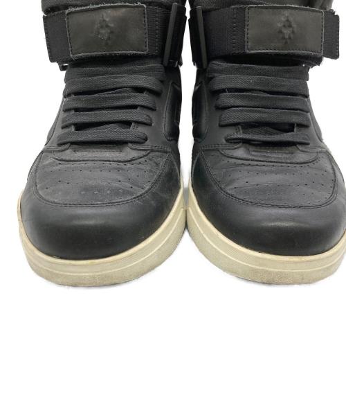 MARCELO BURLON（マルセロバーロン）MARCELO BURLON (マルセロバーロン) ハイカットスニーカー ブラック サイズ:	SIZE 41.5　（26.5㎝）の古着・服飾アイテム