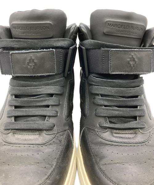 MARCELO BURLON（マルセロバーロン）MARCELO BURLON (マルセロバーロン) ハイカットスニーカー ブラック サイズ:	SIZE 41.5　（26.5㎝）の古着・服飾アイテム