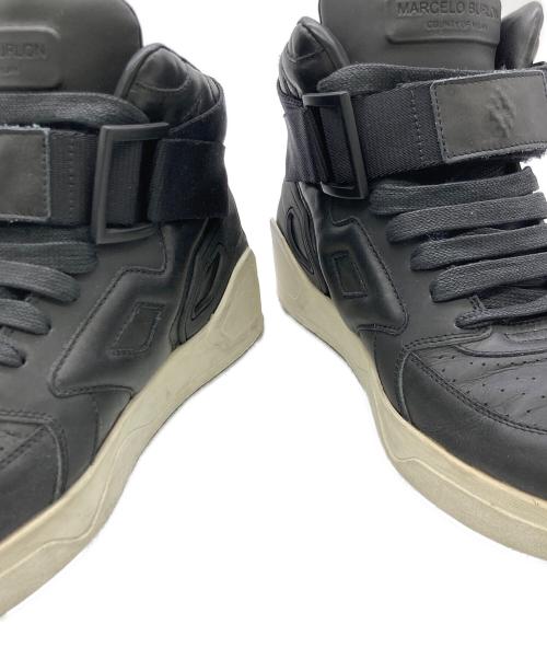 MARCELO BURLON（マルセロバーロン）MARCELO BURLON (マルセロバーロン) ハイカットスニーカー ブラック サイズ:	SIZE 41.5　（26.5㎝）の古着・服飾アイテム