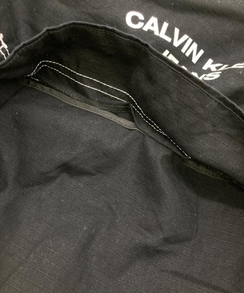 Calvin Klein Jeans（カルバンクラインジーンズ）Calvin Klein Jeans (カルバンクラインジーンズ) リプストップロゴジップアップブルゾン ブラック サイズ:Sの古着・服飾アイテム