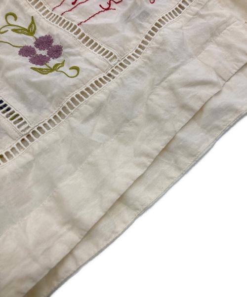 TODAYFUL（トゥデイフル）TODAYFUL (トゥデイフル) Embroidery Patchwork Shirts ベージュ サイズ:	SIZE Freeの古着・服飾アイテム