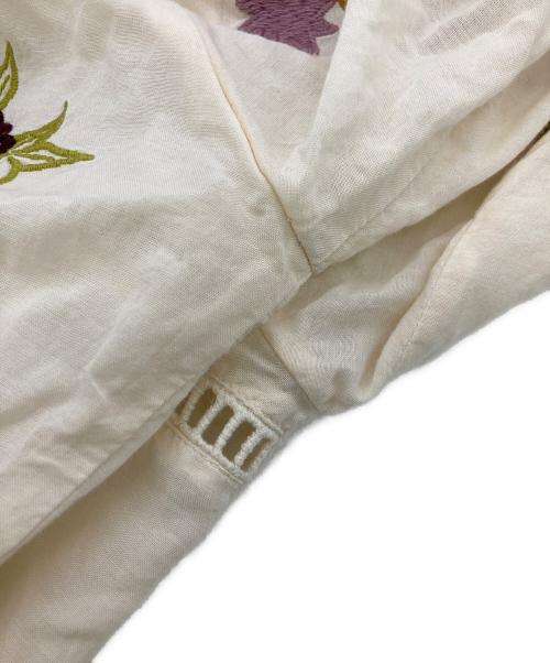 TODAYFUL（トゥデイフル）TODAYFUL (トゥデイフル) Embroidery Patchwork Shirts ベージュ サイズ:	SIZE Freeの古着・服飾アイテム
