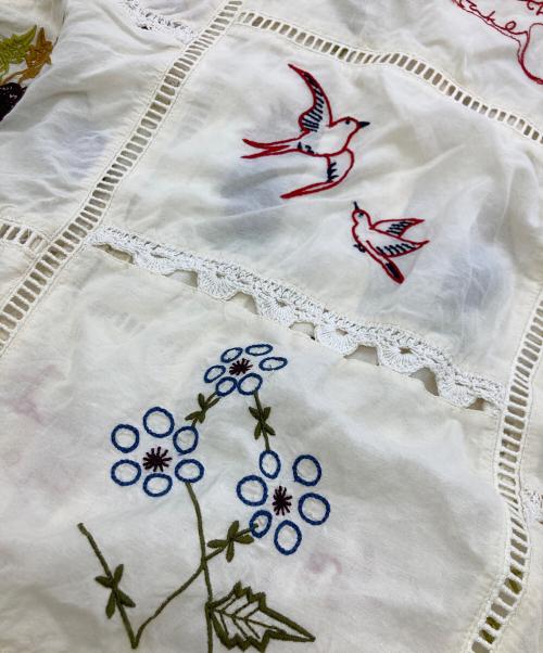 TODAYFUL（トゥデイフル）TODAYFUL (トゥデイフル) Embroidery Patchwork Shirts ベージュ サイズ:	SIZE Freeの古着・服飾アイテム