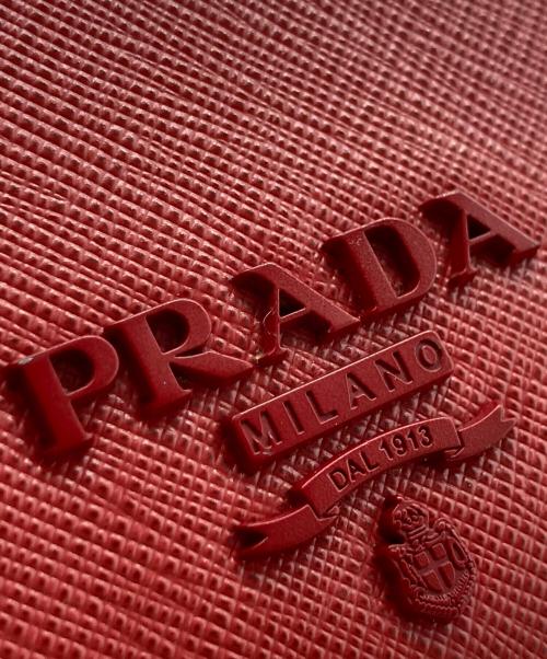 PRADA（プラダ）PRADA (プラダ) サフィアーノ2つ折り財布 レッドの古着・服飾アイテム