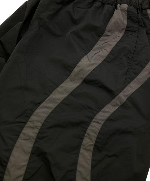 COOTIE PRODUCTIONS（クーティープロダクツ）COOTIE PRODUCTIONS (クーティープロダクツ) Nylon Shin Cut Wide Track Pants ブラック サイズ:	SIZE S 未使用品の古着・服飾アイテム