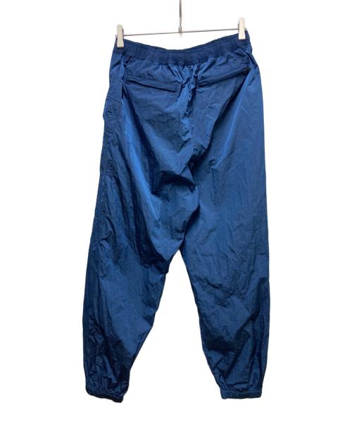 F.C.R.B.（エフシーレアルブリストル）F.C.R.B. (エフシーレアルブリストル) BIG LOGO NYLON EASY PANTS ネイビー サイズ:Mの古着・服飾アイテム