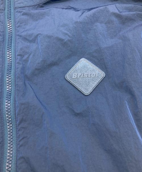 F.C.R.B.（エフシーレアルブリストル）F.C.R.B. (エフシーレアルブリストル) BIG LOGO NYLON STAND COLLAR BLOUSON ネイビー サイズ:Mの古着・服飾アイテム