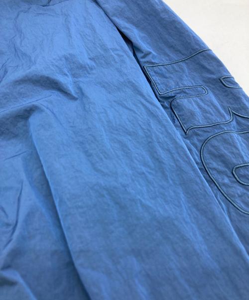 F.C.R.B.（エフシーレアルブリストル）F.C.R.B. (エフシーレアルブリストル) BIG LOGO NYLON STAND COLLAR BLOUSON ネイビー サイズ:Mの古着・服飾アイテム