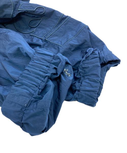 F.C.R.B.（エフシーレアルブリストル）F.C.R.B. (エフシーレアルブリストル) BIG LOGO NYLON STAND COLLAR BLOUSON ネイビー サイズ:Mの古着・服飾アイテム