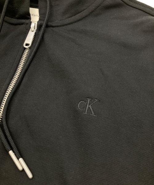 Calvin Klein Jeans（カルバンクラインジーンズ）Calvin Klein Jeans (カルバンクラインジーンズ) モノグラムテリークロップドパーカー ブラック サイズ:XSの古着・服飾アイテム