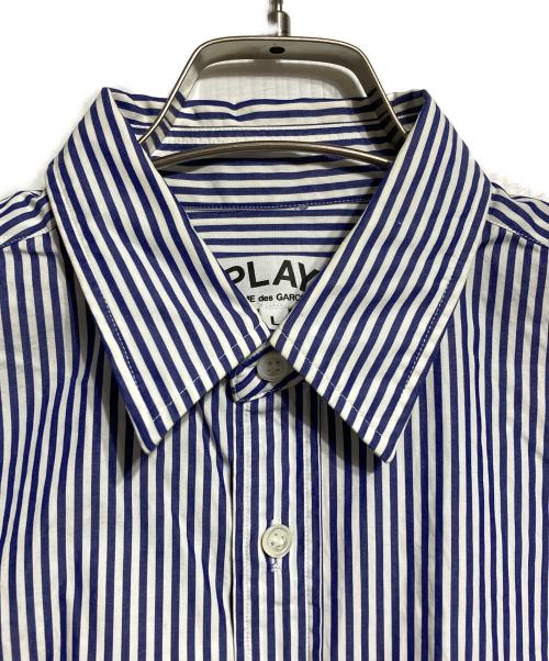 PLAY COMME des GARCONS（プレイコムデギャルソン）PLAY COMME des GARCONS (プレイコムデギャルソン) ハートワッペンストライプシャツ ブルー×ホワイト サイズ:Lの古着・服飾アイテム